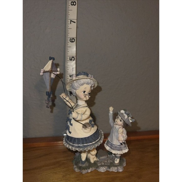 Grand Collection-A Treasure of Memories-Up, Up and Away, 1999-Grandma Figurine - Picture 1 of 3
